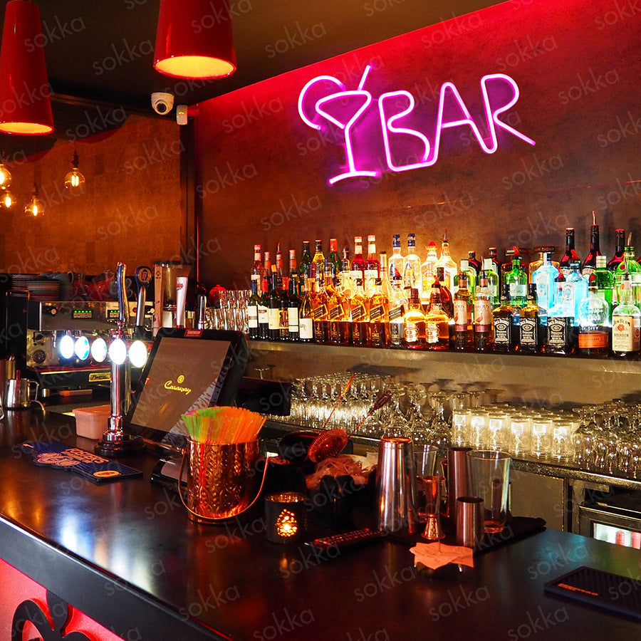 Die perfekte Bar Einrichtung: Neon Licht als Highlight Ihrer Hausbar